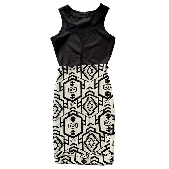 Papaya Dresses & Skirts - Papaya Black Sleeveless Geometric Bodycon Dress Black White Size S